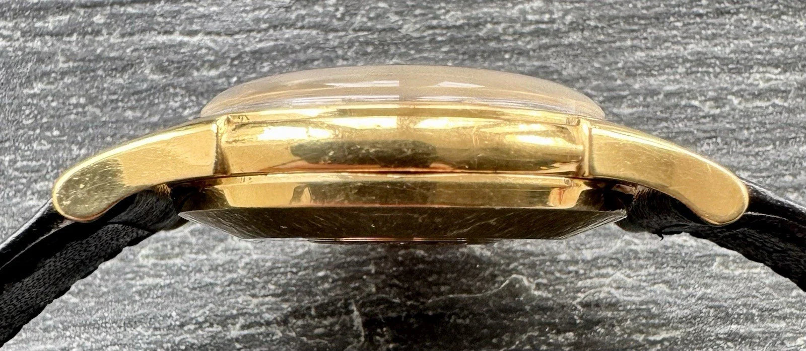 MONTRE OMEGA CONSTELLATION TARTE PAN DE LUXE 18K VINTAGE