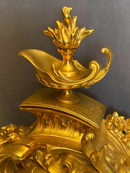 Pendule cartel en bronze doré de style Louis XV
