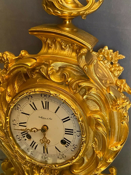 Pendule cartel en bronze doré de style Louis XV