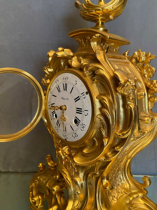 Pendule cartel en bronze doré de style Louis XV