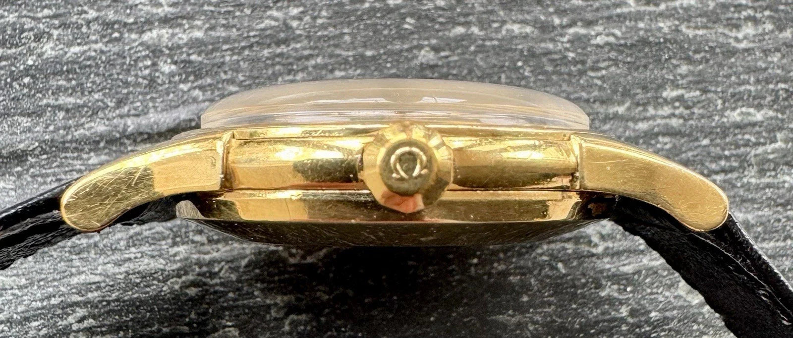 MONTRE OMEGA CONSTELLATION TARTE PAN DE LUXE 18K VINTAGE
